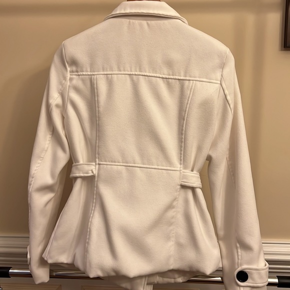 🌟ADORABLE!🌟 Bongo, Girl’s Juniors Large, White coat with black buttons. - Picture 3 of 5